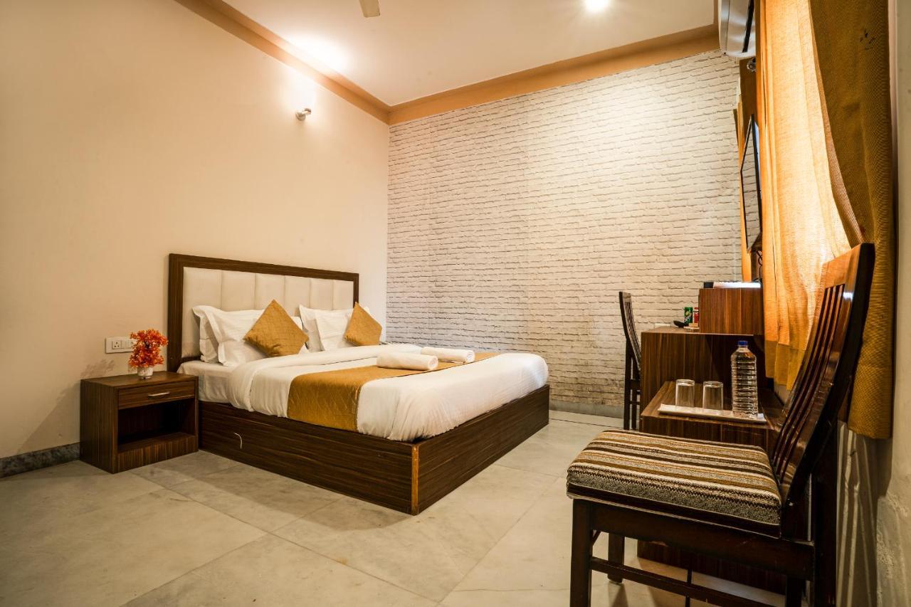 Hotel Tripli Udaipur Esterno foto