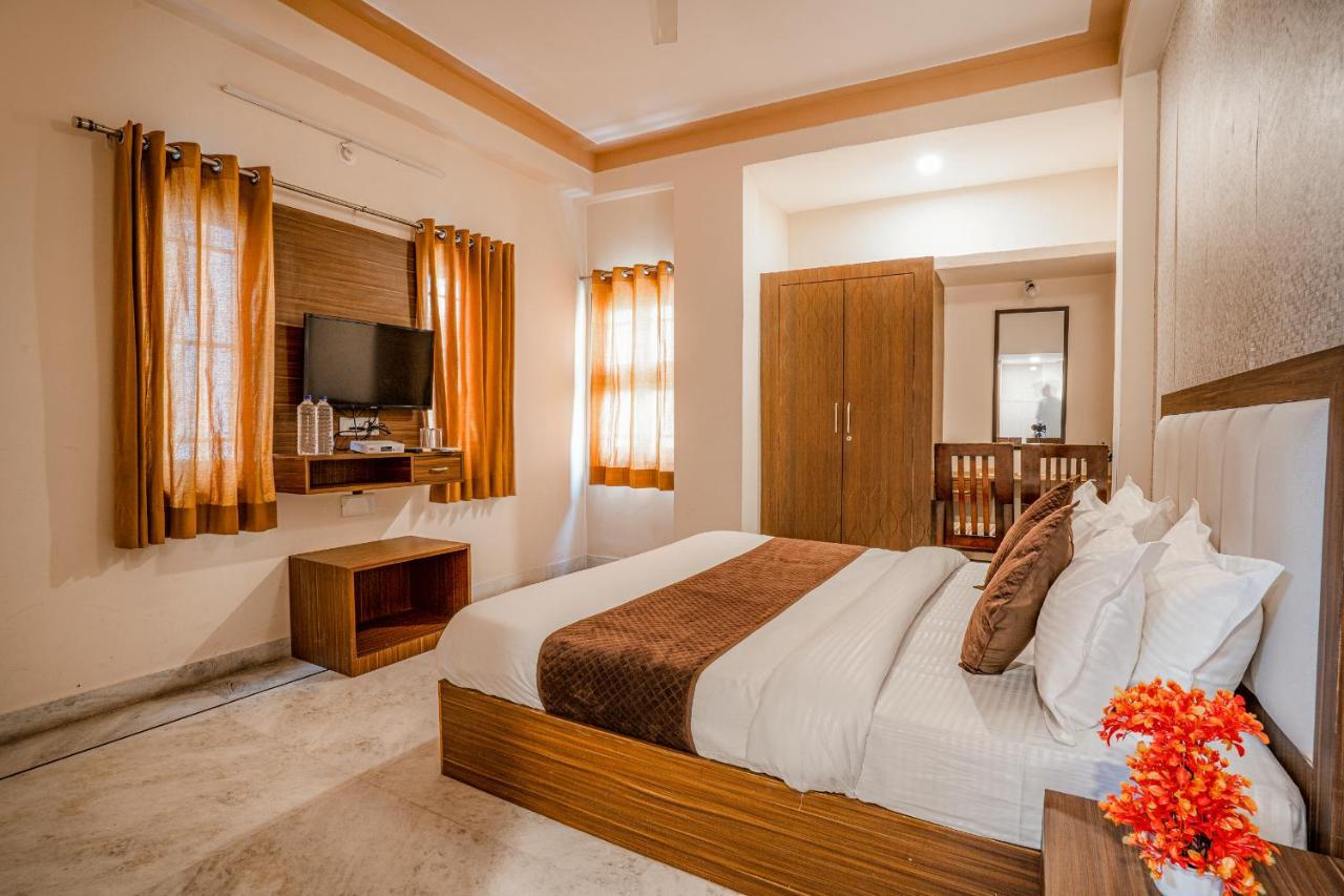 Hotel Tripli Udaipur Esterno foto