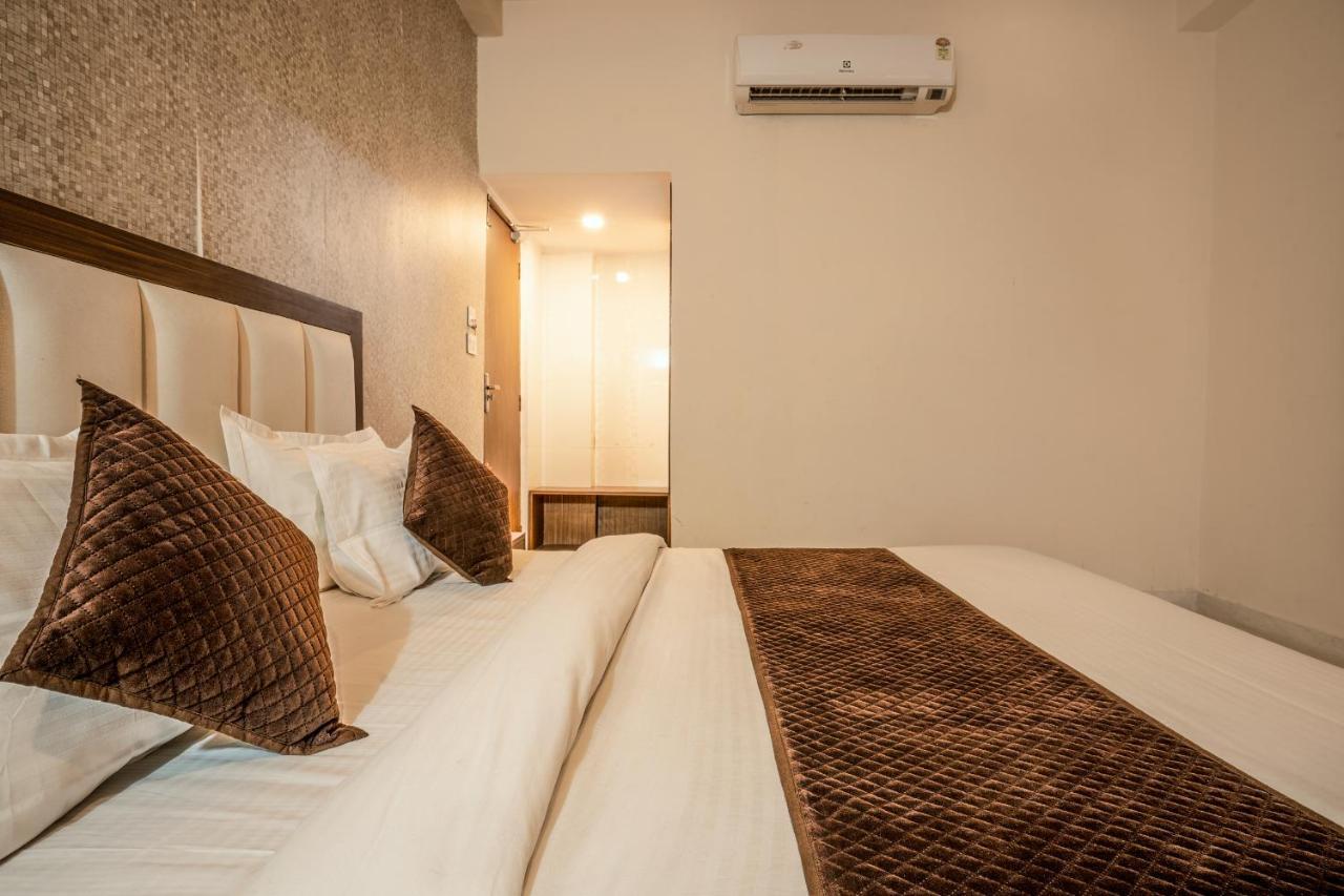 Hotel Tripli Udaipur Esterno foto