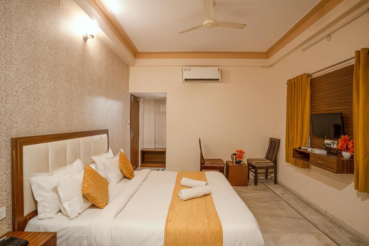 Hotel Tripli Udaipur Esterno foto